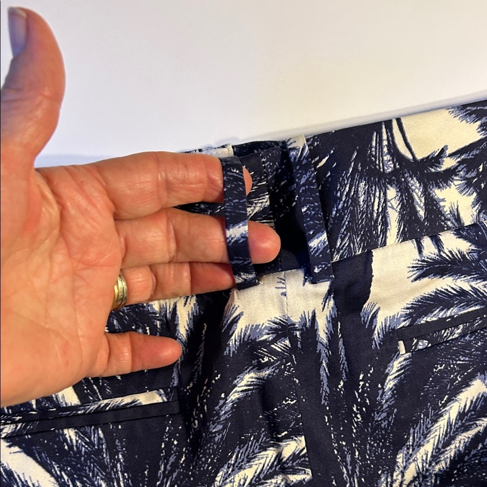 The Limited Navy Palm‎ Print Women's Shorts size 14 tailored vacation preppy - Picture 6 of 10